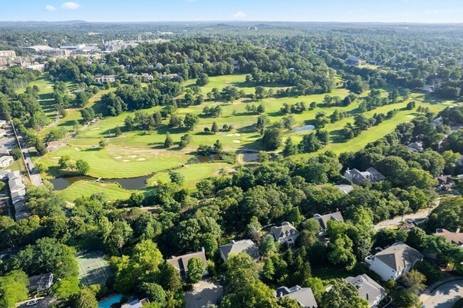 Building Photo - 225 Kenrick St