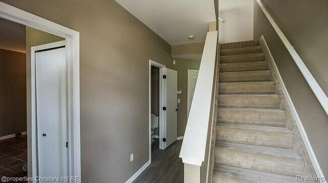 Building Photo - 76 W Bethune St