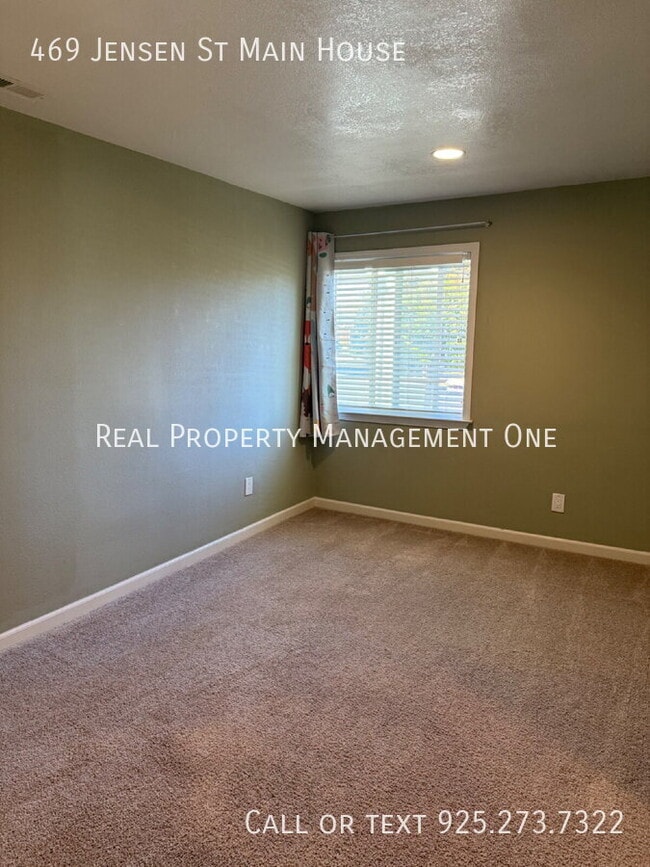 Building Photo - 469 Jensen St