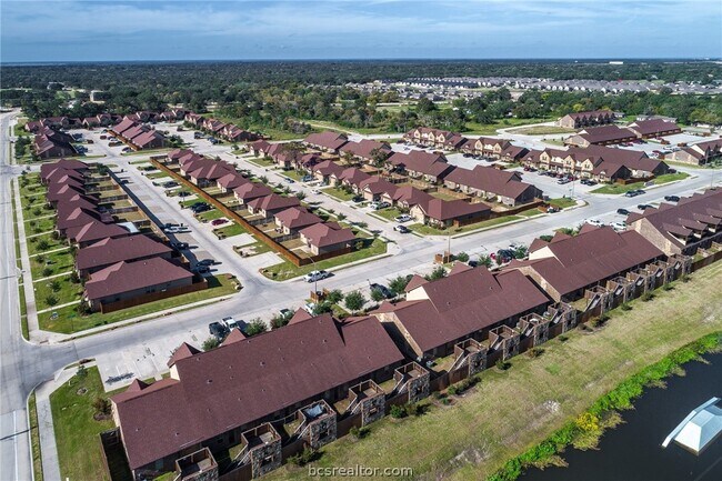 Building Photo - 121 Armored Ave
