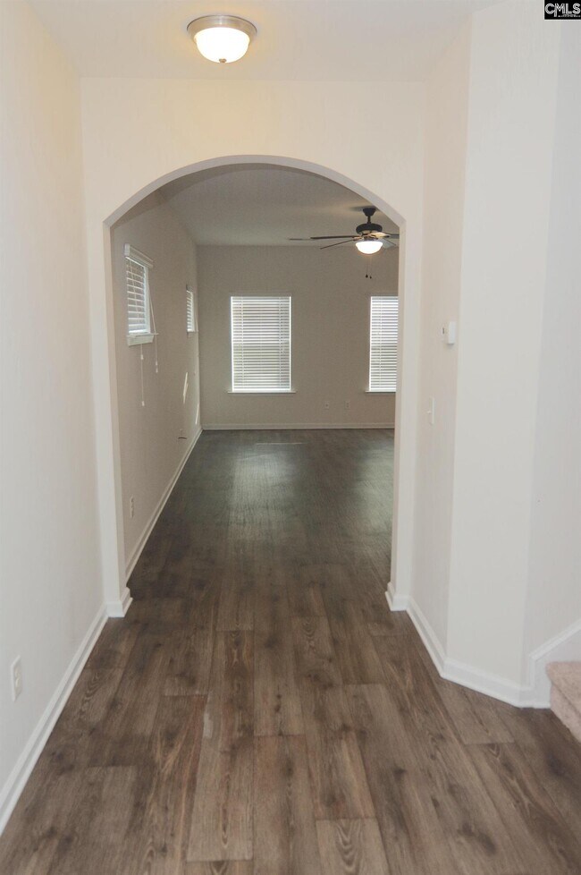 Building Photo - 194 Bonhomme Cir