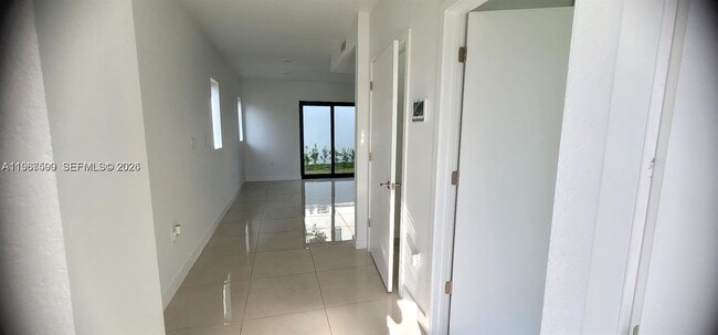 Building Photo - 110 NW 11th Ct