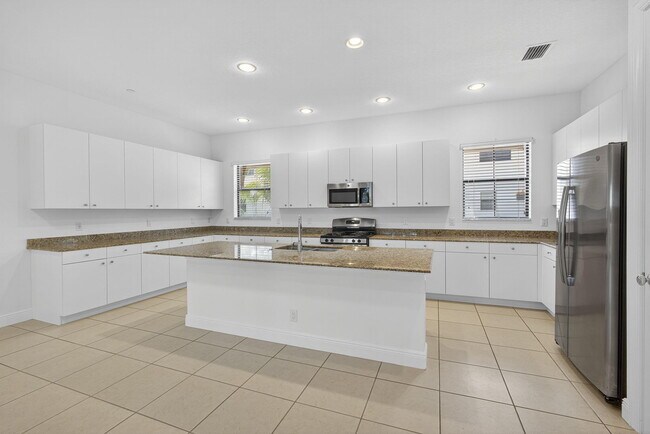 Building Photo - 4113 Faraday Wy