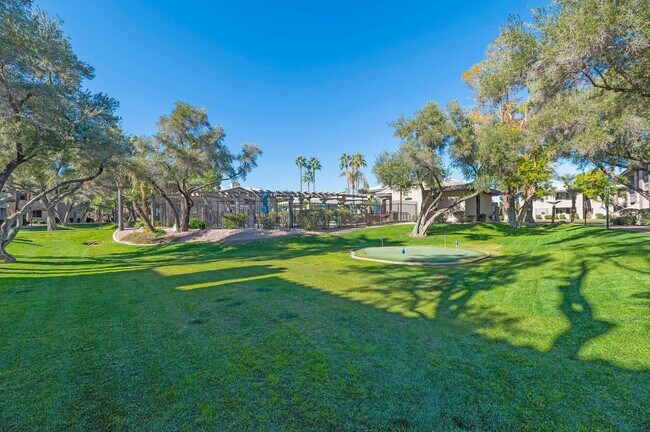 Building Photo - Upgraded first-floor condo in the sought-after Plaza Residences in Scottsdale!