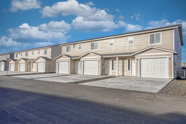 Building Photo - 977 Creer Way