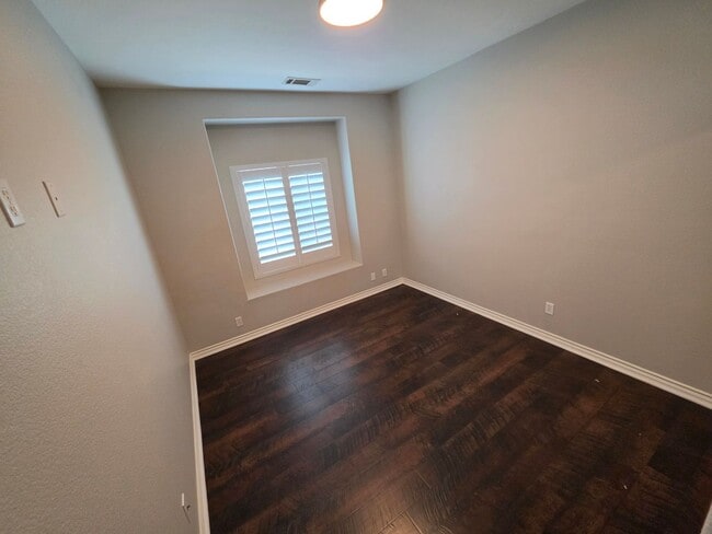 Building Photo - Stylish 3 Bedroom Townhome in Prime Huntington Beach Location