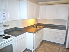 Building Photo - 16 Monmouth Ct