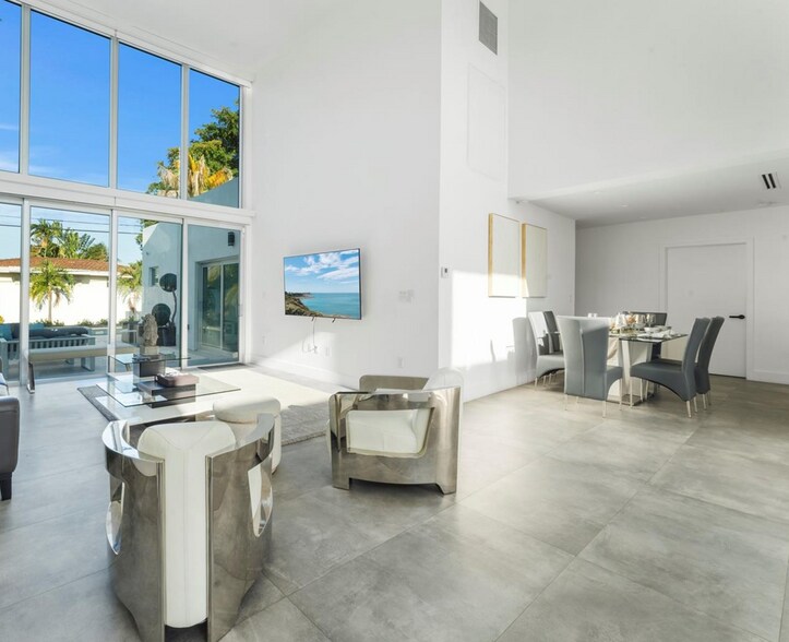 Building Photo - 7610 Bayside Ln