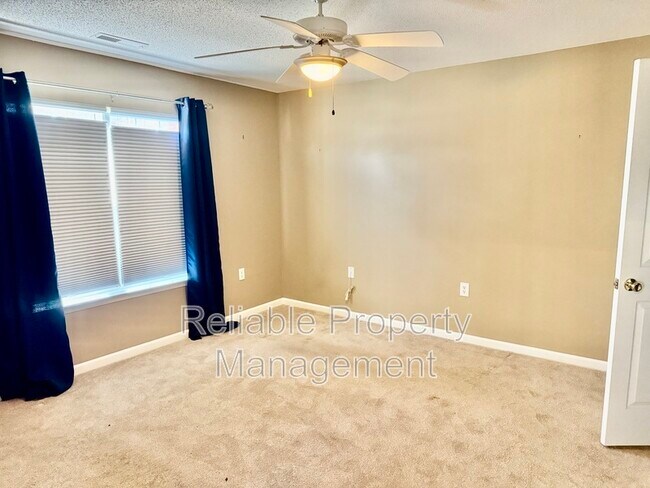 Building Photo - 203 Sturbridge Dr