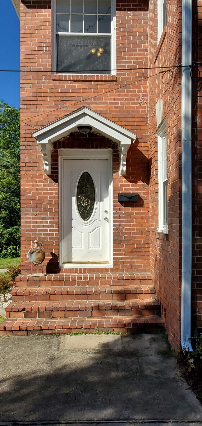 Building Photo - 2653 Dellwood Ave