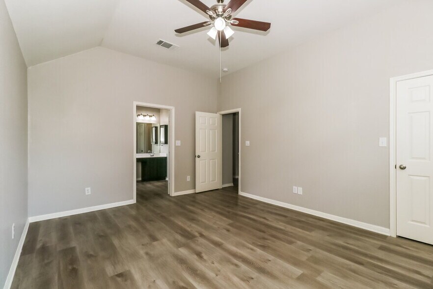 Building Photo - 1021 Mesquite Hollow Pl
