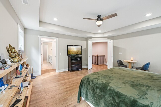 Building Photo - Luxury 5 Bed, 3.5 Bath Home on Large Lot !...