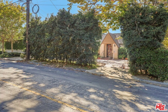 Building Photo - 555 S Westgate Ave