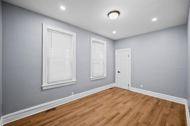 Building Photo - 54 Avenue B