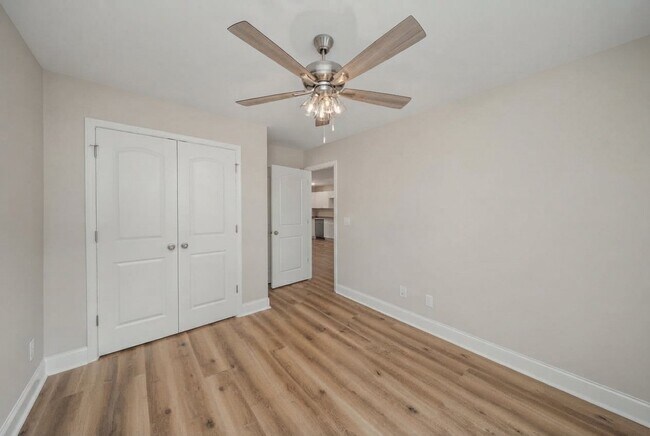 Building Photo - 120 Northlake Dr
