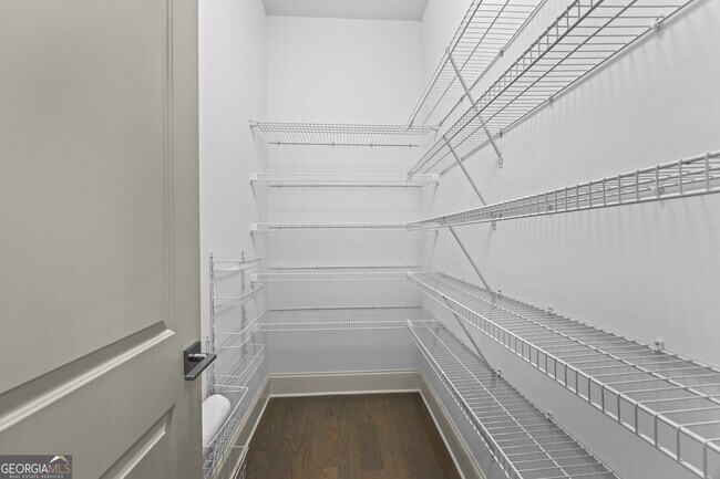 Building Photo - 1742 Helen Dr NE