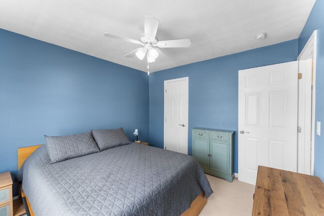 Building Photo - Welcome home to this well-maintained 4-bed...