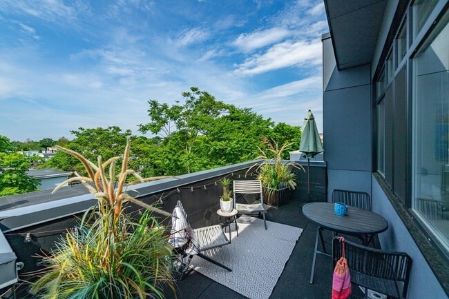 Building Photo - 400 Mystic Ave