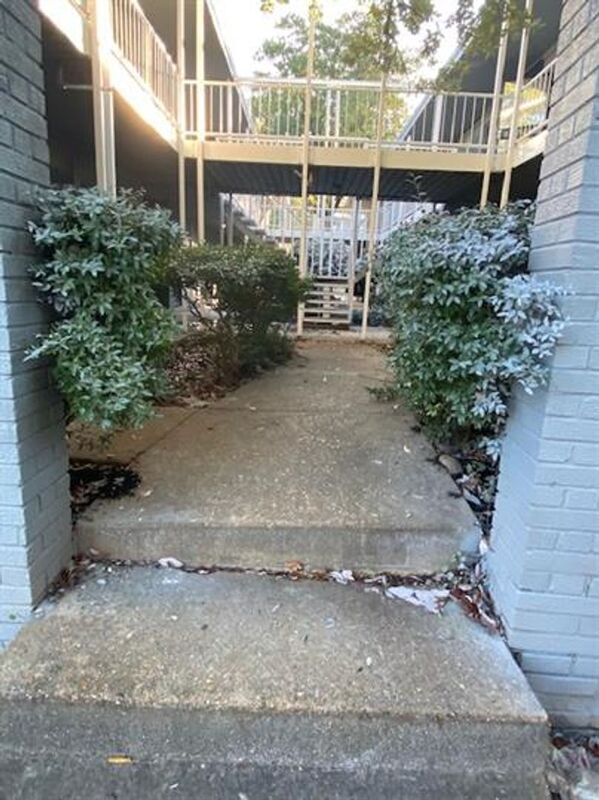 Building Photo - 152 N McLean Blvd