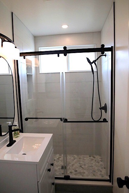 Bathroom #1 Shower - 1823 N 6th St