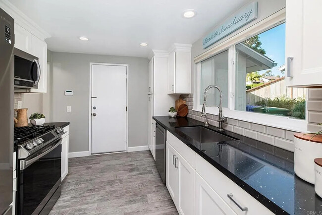 Building Photo - 2725 Glasgow Dr