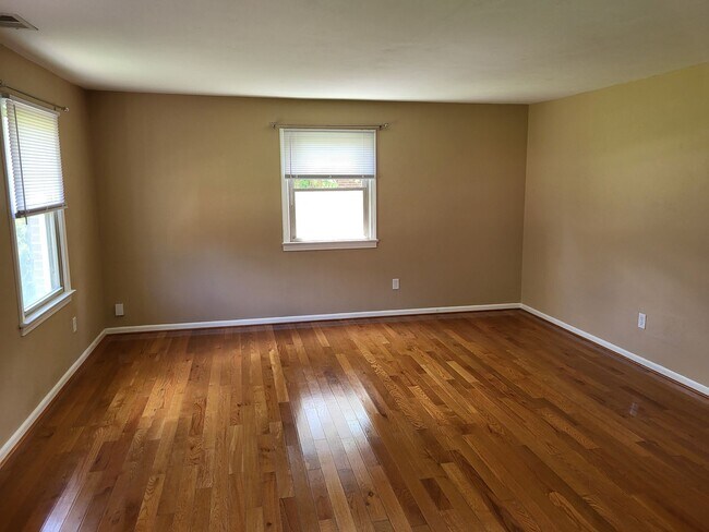 Building Photo - Downs1345-1347