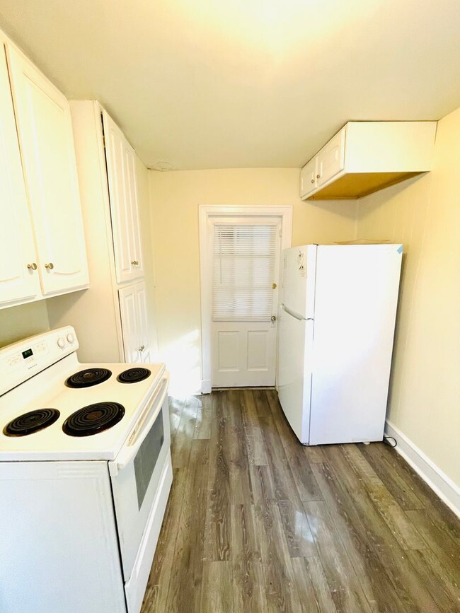 Building Photo - ** 2 bed 1 bath located close to Zelda roa...