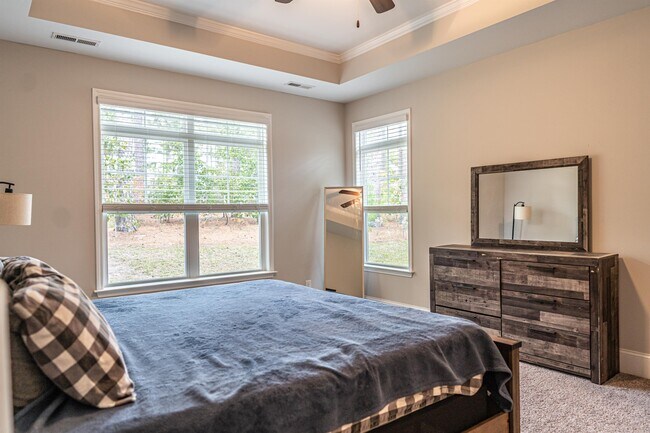 Building Photo - 153 Keowee Cir