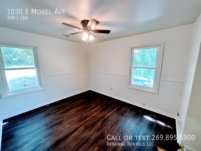 Building Photo - 1030 E Mosel Ave