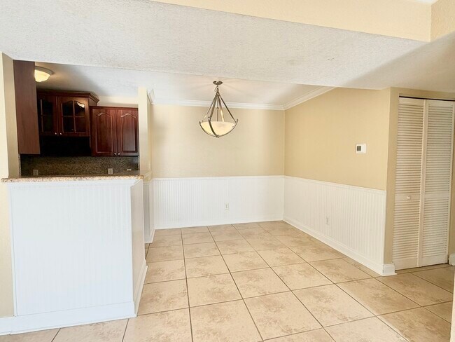 Building Photo - 455 Alt 19