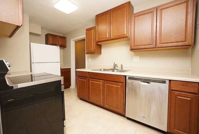 Building Photo - Duplex in Central Niceville