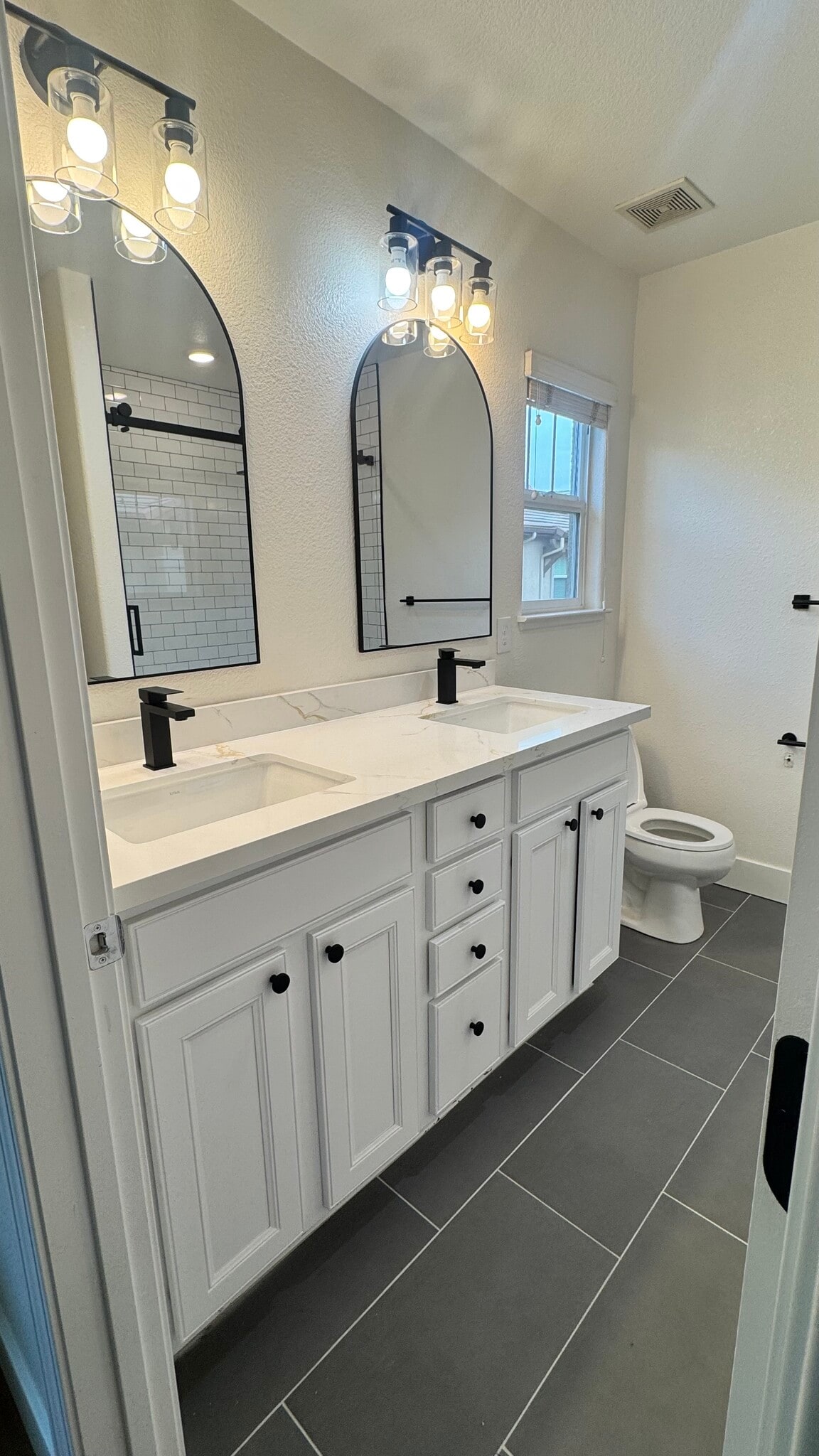 Building Photo - 3301 N Park Dr