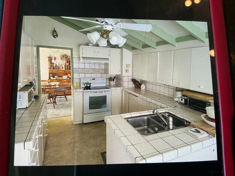 Building Photo - 278 Kelton Ave