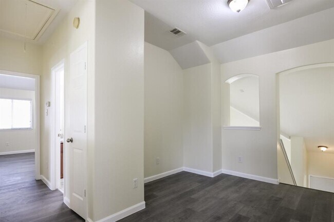 Building Photo - 6614 Surrey Meadow Ct