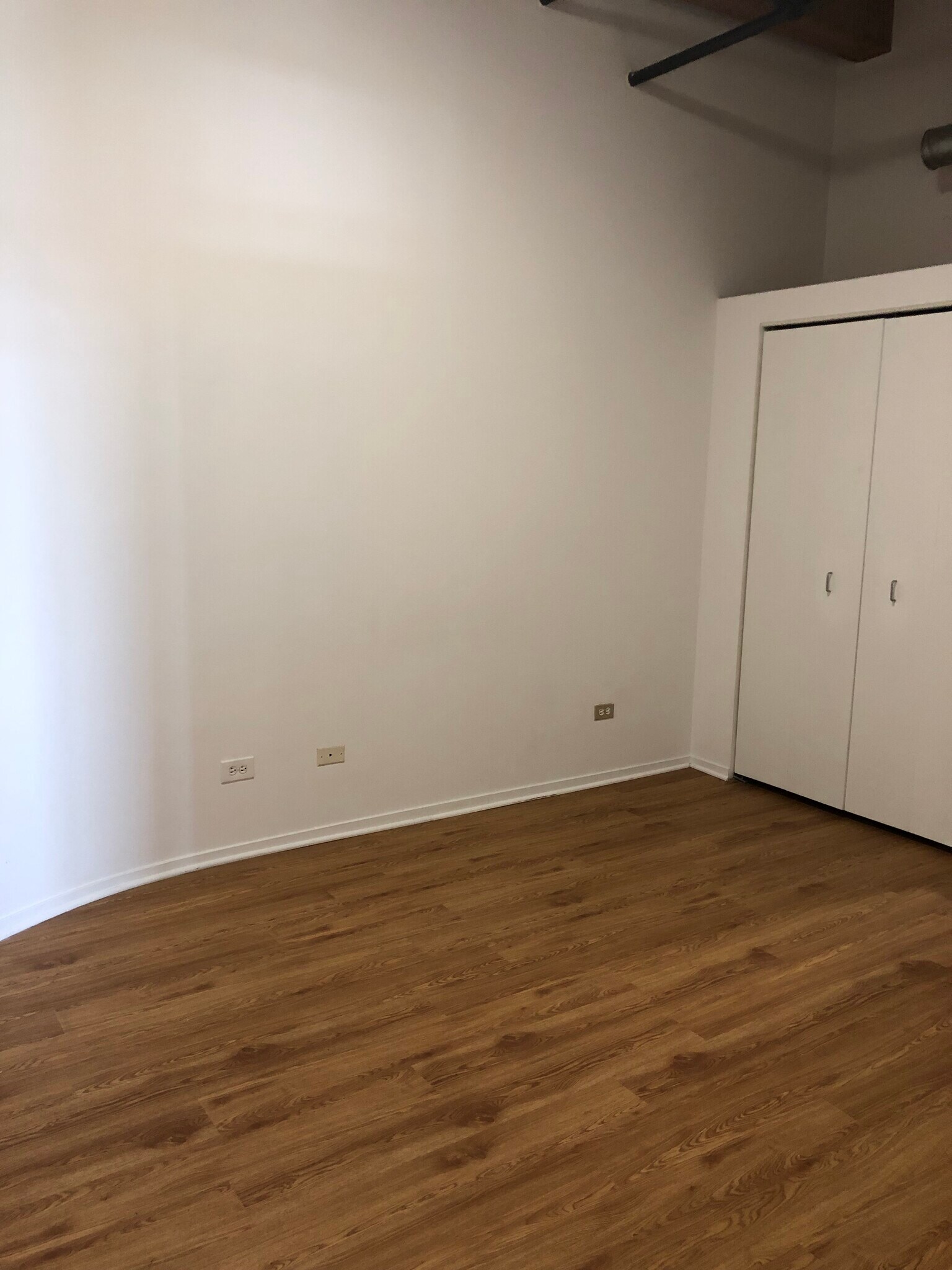 Building Photo - 1250 W Van Buren St