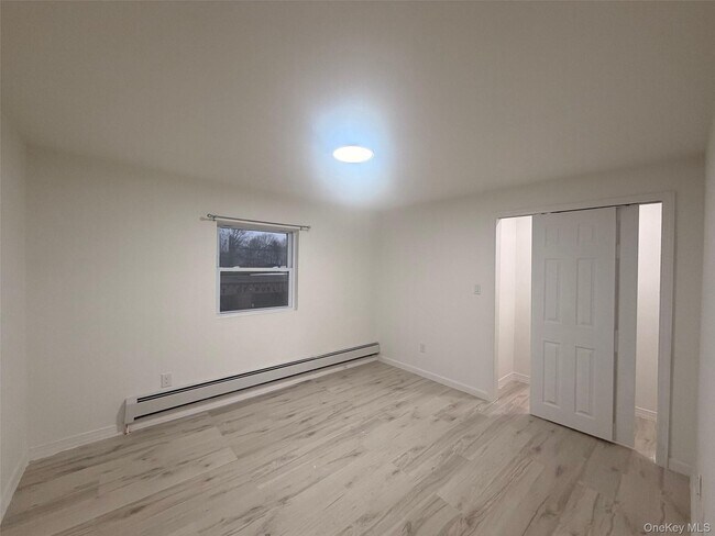 Building Photo - 79 Monhagen Ave