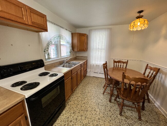 Building Photo - 448 Biddle St