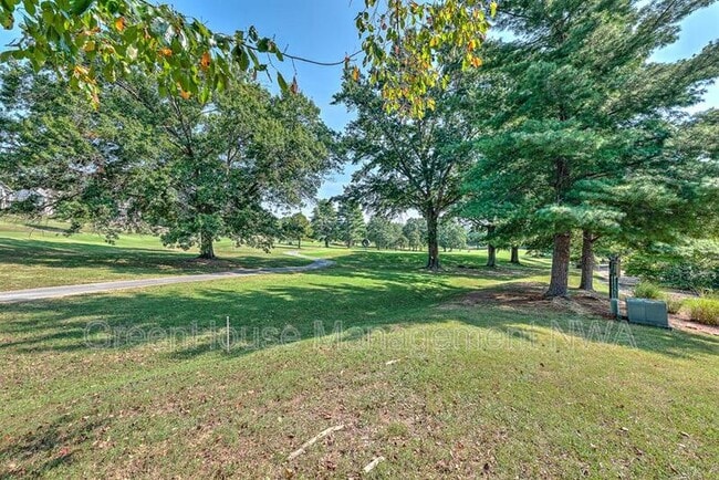 Building Photo - 5 Tanyard Ln