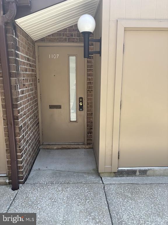 Building Photo - 1107 Raintree Ln