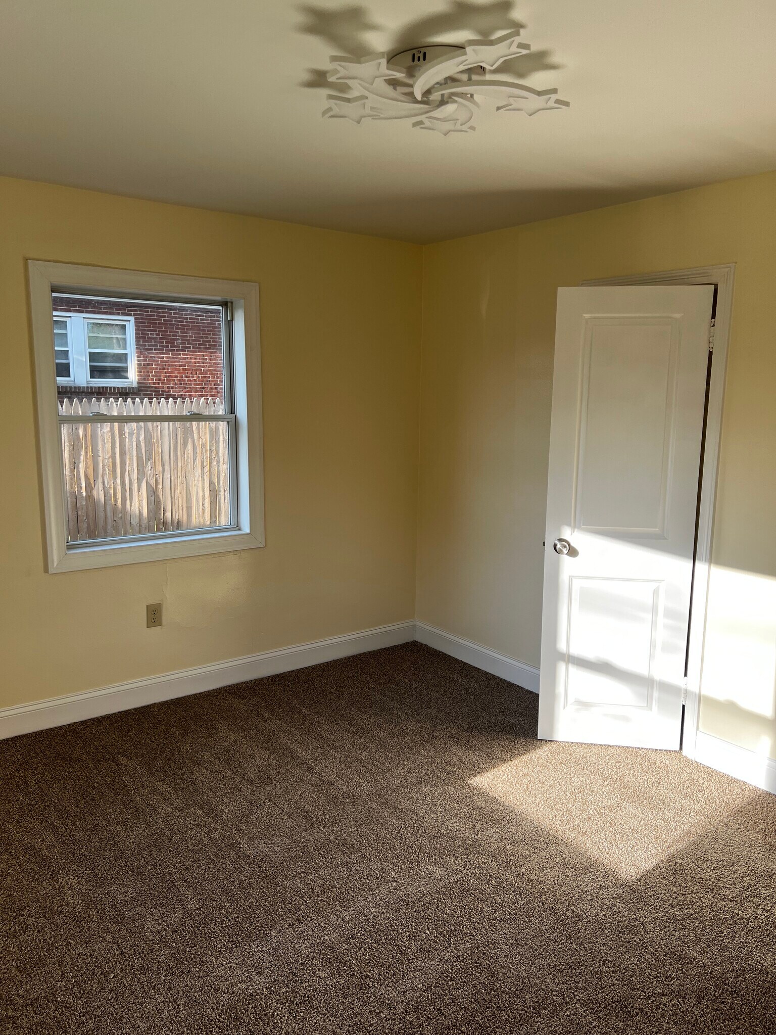 Building Photo - 203 Silview Ave