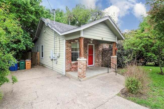 Building Photo - 5411 Hudson St