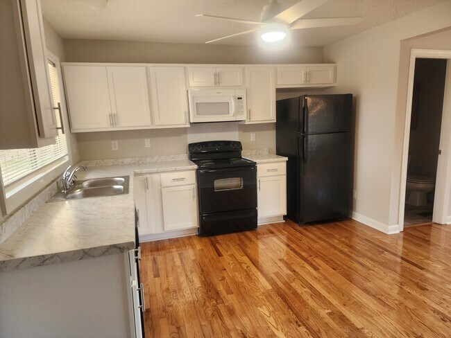 Building Photo - 3231 Dorian Rd