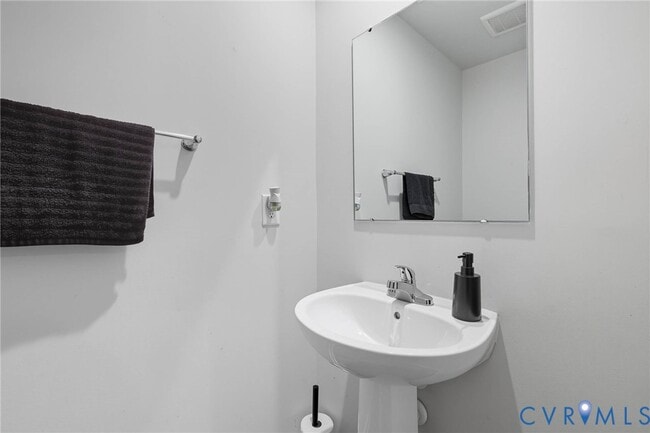 Building Photo - 261 Chanticleer Dr