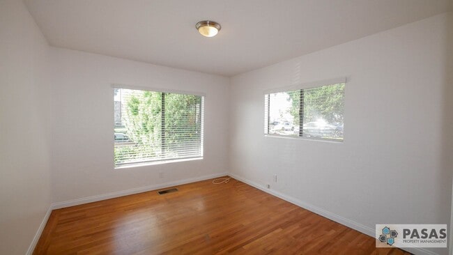 Building Photo - OPEN HOUSE, NOV. 24th at 2 pm - Downtown/Harbor Views!