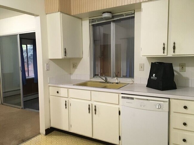 Building Photo - 2 Bed, 1.5 Bath Duplex for Rent in Fort Co...