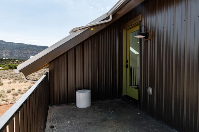 Building Photo - 2387 2500 S