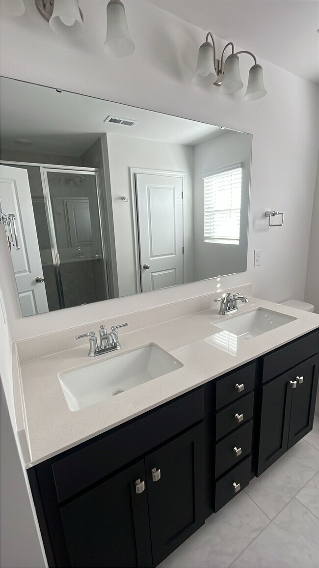 Building Photo - 761 Kitfox Dr NW