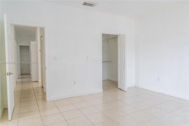Building Photo - 379 NE 34th Ave