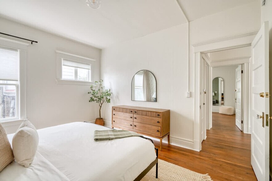 Building Photo - 1036 SE 12th Ave