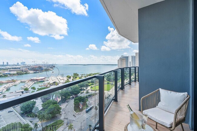 Building Photo - 398 NE 5th St